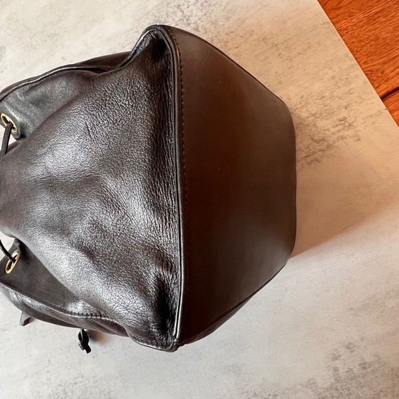 CHANEL Black Shoulder Bag - Picture 4 of 15